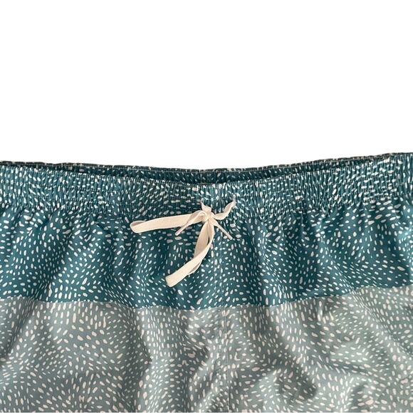 Chubbies The Whale Shark Classic Swim Trunks 5.5” XXL - Picture 3 of 11